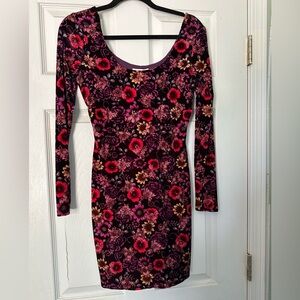🩷 NWOT Velour floral long sleeve bodycon